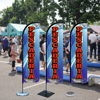 Drapeau plume personnalisé de 4,5 m en polyester coupe-vent pour publicité extérieure, idéal pour les événements commerciaux et la promotion des entreprises.