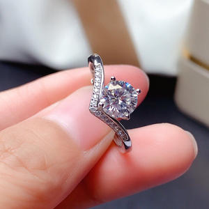 Anello F1040 con Diamante Taglio Brillante Rotondo, Diamante Naturale, Stile Classico per Fidanzamento Femminile - Product Image 4