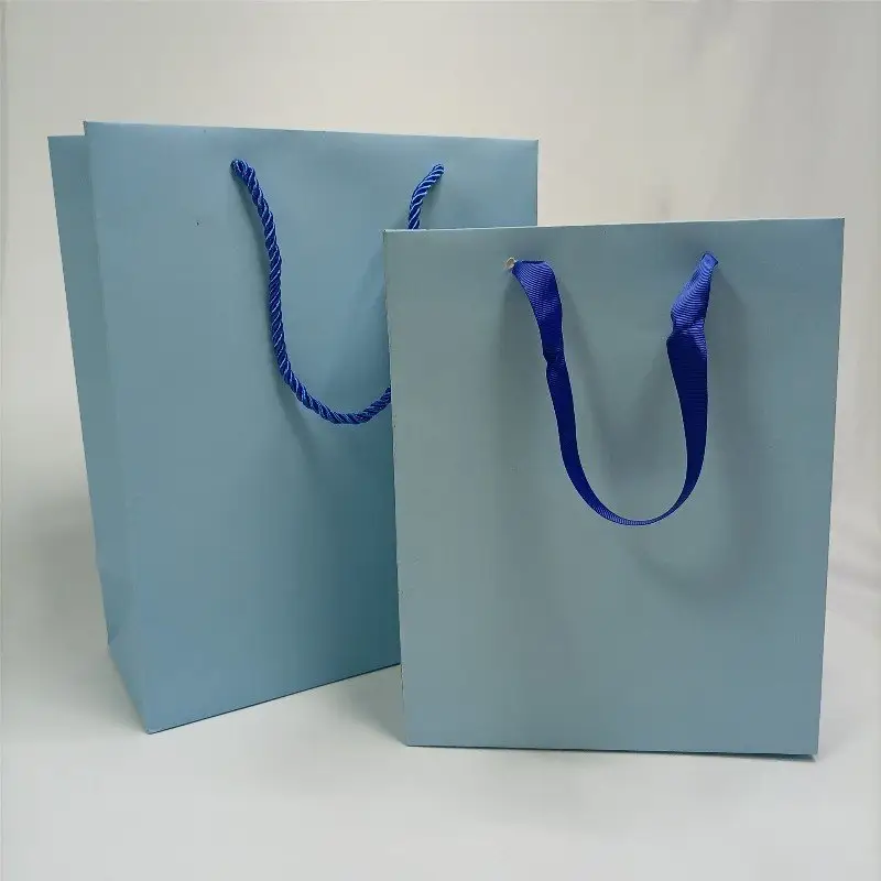 थोक सस्ते कीमत प्रसिद्ध ब्रांड उपहार कस्टम अपने कस्टम लोगो के साथ मुद्रित खरीदारी पेपर बैग क्राफ्ट पेपर बैग कस्टम
