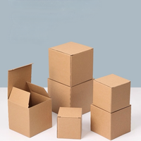 Boîte d'emballage en carton ondulé avec logo personnalisé carré, adaptée aux cosmétiques, avec impression personnalisable.