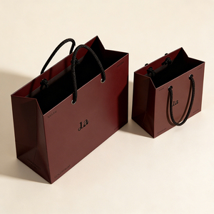Bolsa <span class=keywords><strong>de</strong></span> <span class=keywords><strong>papel</strong></span> <span class=keywords><strong>Kraft</strong></span> marrón personalizada con asas impresas con el logotipo <span class=keywords><strong>de</strong></span> su marca para compras al por menor <span class=keywords><strong>de</strong></span> alimentos para boutiques y escaparates - Product Image 5