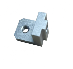 Pièces en alliage d'aluminium usinées par CNC, composants de précision polyvalents, support de montage à angle droit avec perçage traversant et fraisage - Product Image 1