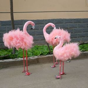 Rosa olhando para o quintal do <span class=keywords><strong>flamingo</strong></span> de penas estilo jardim, gramado, materiais de festa