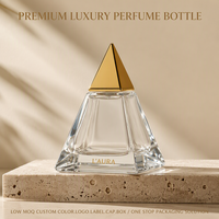 Flacon de parfum en verre transparent en forme de pyramide unique de 30 ml, 50 ml, 100 ml avec impression sérigraphique et diffuseur à bâtonnets