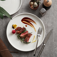 Élégante Assiette Créative en Céramique pour Steak, Vaisselle Minimaliste en Porcelaine Haut de Gamme pour la Grande Cuisine, Assiette en Porcelaine à Usage Commercial