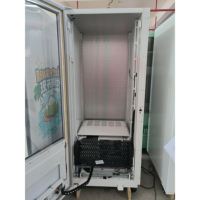 Armoire de distributeur automatique avec système de levage/ascenseur