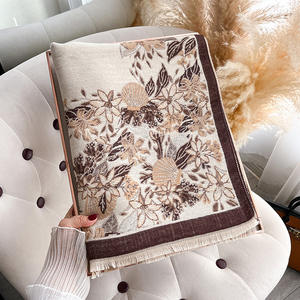 Nuove Sciarpe con Motivo Floreale Effetto Cashmere 2025 Scialli Oversize Caldi Invernali Double Face Pashmina con Stampa Floreale per Signore - Product Image 4