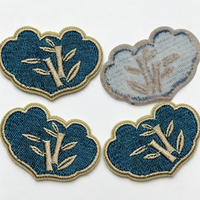 Écussons brodés personnalisés, badges logo brodés 3D en relief, patchs thermocollants pour vêtements, chapeaux, sacs