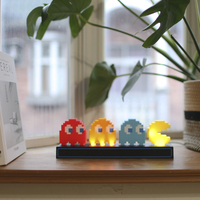 Lampada Notturna Pixel Ghosts Pac-Man, Supporto per Lampada con Icona del Gioco, Illusione Visiva LED 3D, Modello Atmosfera Figura d'Azione, Regalo di Natale