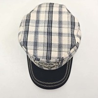 Casquette personnalisée à carreaux vintage avec patch brodé, bord contrastant, coutures en zigzag, ajustable pour femme, usage quotidien décontracté
