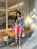 Gaun Maxi Muslim Afrika Model Kaftan Dubai dengan Cetak Tie Dye Simetris Ukuran Besar Warna Hitam dan Placket Mengalir