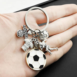 Porte-clés en alliage de zinc argenté antique avec maillot de footballeur n°9, idéal pour les accessoires – Vente chaude - Product Image 6