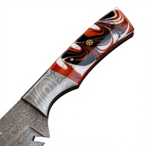 Cuchillo de Caza Hecho a Mano con Hoja de Acero de Damasco para Uso en Exteriores con Funda de Cuero Personalizable a Precio Accesible - Product Image 6