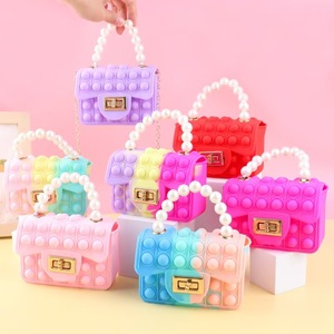 Mignon sac à main gelée en silicone couleur bonbon fidgeted bulle Popit bandoulière enfants porte-monnaie et sacs à main pour petites filles en gros - Product Image 3