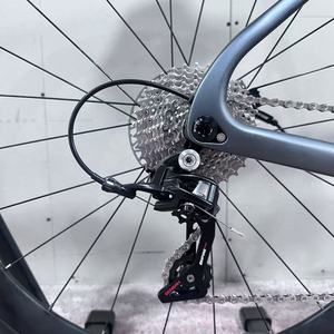 Vélo <span class=keywords><strong>de</strong></span> route en <span class=keywords><strong>carbone</strong></span> Zero Compromise 105 Di2 à transmission électronique avec roues en <span class=keywords><strong>carbone</strong></span> <span class=keywords><strong>de</strong></span> 50 mm pour la course16 - Product Image 3