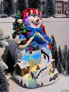 Village de Noël animé multifonctionnel fait à <span class=keywords><strong>la</strong></span> main patineurs rotatifs Ski enfants grand village de Noël de bonhomme de neige pour l'usine de vente en gros - Product Image 3