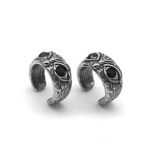 Boucle d'oreille manchette pour homme en acier inoxydable 316L, étanche, résistante au ternissement, avec pierre CZ motif hibou, clip d'oreille pour cartilage, style punk viking, cadeau - Product Image 2