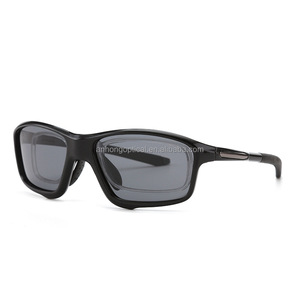Nuevas <span class=keywords><strong>gafas</strong></span> de <span class=keywords><strong>sol</strong></span> polarizadas deportivas para hombres y mujeres <span class=keywords><strong>adolescentes</strong></span> <span class=keywords><strong>gafas</strong></span> de <span class=keywords><strong>sol</strong></span> de plástico a la moda para exteriores <span class=keywords><strong>gafas</strong></span> de <span class=keywords><strong>sol</strong></span> negras UV400 - Product Image 3