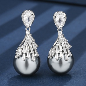 Wholesale High End Premium Eco-friendly Copper 16-14mm Grey Pearl Tassel Necklace <b>Earrings</b> Jewelry Set for Women - Product Image 4