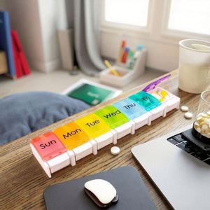 กล่องยาใสแบบกันเด็กเปิดได้ 7 วัน วัสดุ PP ปลอดสาร BPA สำหรับขายส่งรายสัปดาห์ ดีไซน์เปิดแบบสปริง  รับทำโลโก้ตามสั่ง เหมาะสำหรับพกพาเดินทาง - Product Image 1