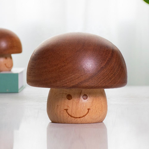 Boîte à musique artisanale en bois naturel en forme de champignon, tendance et populaire, avec un adorable <span class=keywords><strong>mini</strong></span> visage souriant, pour la décoration de bureau - Product Image 3