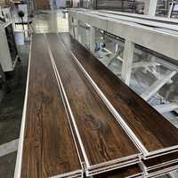 Panneau de plafond en PVC stratifié à grain de bois foncé, plat et décoratif, pour restaurant, villa, intérieur commercial