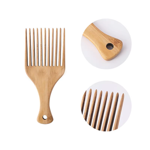 Nouveau design 2024, peigne <span class=keywords><strong>à</strong></span> cheveux en bois large <span class=keywords><strong>à</strong></span> picots pour le coiffage des cheveux <span class=keywords><strong>afro</strong></span>, logo personnalisé pour salon - Product Image 1