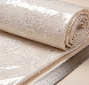 Nouvelle conception de tissu en organza blanc tissé avec broderie florale et papillons pailletés sur toute la surface, robes de mariée et abayas transparentes et rêveuses pour garçons - Product Image 5