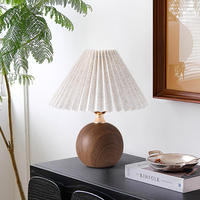 Lampe de table LED moderne et simple en céramique avec plis en tissu, alimentation USB, veilleuse de chambre, cadeau décoratif, lampe de chevet haut de gamme