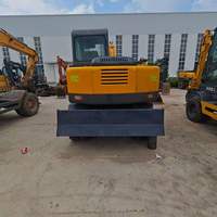Excavatrice sur pneus d'occasion 7 tonnes XINYUAN 75, faible nombre d'heures, bon état, en stock à vendre