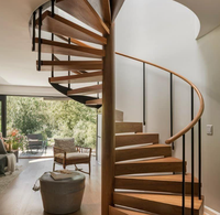 Escaliers pliables compacts avec un design léger pour les petits appartements et les espaces de stockage temporaires