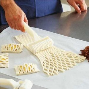 Rouleau perforateur à <span class=keywords><strong>pizza</strong></span> transfrontalier, perforateur à biscuits en plastique, rouleau à aiguilles, aiguille à poinçonner, couteau à mailles pour pain, outil de pâtisserie - Product Image 3