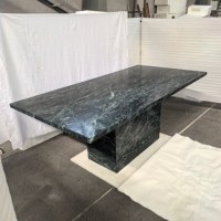 Table à manger de luxe en marbre vert Alpi, plateau rectangulaire épais, base carrée monolithique, mobilier de salle à manger en pierre naturelle