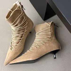 Botines Romanos de Tacón Bajo de Cuero Genuino y Ante Estilo Retro Francés para Mujer, con Punta Fina, Cordones y Versátiles en Color Nude - Product Image 1