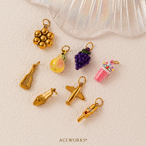 Boutique Chic Girl |   Pendentif en acier inoxydable plaqué or PVD 18 carats, motif cœur d'amour, nœud et rouge à lèvres, pour la création de bijoux féminins - Product Image 4