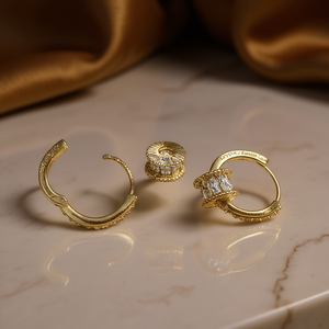 Pendientes Huggie Chapados en Oro con Cristales y Engaste de Bisel de Diamantes de Imitación para Mujer, Estilo Clásico para Uso Diario - Product Image 2