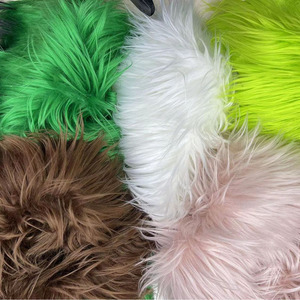 Tessuto in Finta Pelliccia Colorata a Pelo Lungo e Riccio da 80MM, Venduto a Metro per Abbigliamento e Giocattoli - Product Image 1