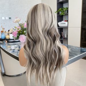 Perruques CARKIRA 13x6 Lace Front Wig Blond Cendré Ondulé Synthétique Sans Colle Résistant à la Chaleur 24 Pouces Fibres Synthétiques - Product Image 3