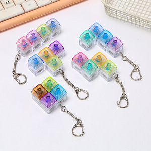 Llavero Antiestrés Colorido con Teclado, Llavero Creativo Iluminado Estilo Teclado Mecánico, Juguete de Descompresión y Ventilación - Product Image 1
