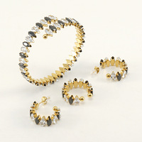 Ensemble de bijoux en acier inoxydable plaqué or 18 carats, comprenant un bracelet ouvert, une bague et des boucles d'oreilles en forme de C, ornés de zircone cubique colorée de forme marquise, étanches, 3 pièces pour femme