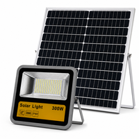 Projecteur Solaire Extérieur 300W Étanche en Aluminium Moulé Sous Pression avec Panneau Monocristallin 25Ah, Télécommande, Lampe Murale Commerciale pour Entrepôt et Jardin