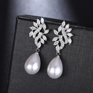 Pendientes de Oro Blanco E4035 con Perlas Cultivadas AAA en Forma Barroca para Boda, Estilo Clásico para Mujer - Product Image 4