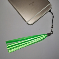 Porte-clés réflecteur en PVC souple, conforme à la norme REACH, avec pendentif à pampilles brillantes et réfléchissantes pour la décoration de sacs et de téléphones – Vente en gros