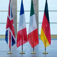 Drapeau national d'intérieur sur pied avec mât en acier inoxydable, drapeau de pays personnalisé pour salle de réunion