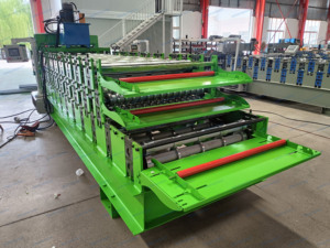 เครื่องขึ้นรูปลอนหลังคาโลหะสามชั้นอัตโนมัติ ควบคุมด้วย PLC สำหรับทำแผ่นหลังคาเหล็ก 3 แบบ - Product Image 4