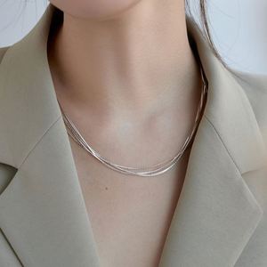 Collier chaîne claviculaire multicouche en argent sterling 925 plaqué rhodium, design minimaliste tendance Dylam 2024 - Product Image 3