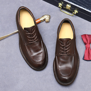 Zapatos hechos a mano de lujo pero con un estilo distintivo para hombre. Parte superior de cuero con suela de cuero. Zapatos de negocios a la moda. Estilo británico. - Product Image 5