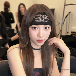 Diadema de Yoga de Tela con Letras de Diamantes de Imitación de 7.5cm, Elástica, Impermeable, Absorbente de Sudor, para Uso Casual - Product Image 4