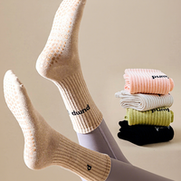 Chaussettes antidérapantes en coton personnalisées avec logo, chaussettes antidérapantes douces, chaussettes de yoga et de pilates personnalisées