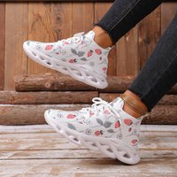 Les nouvelles baskets décontractées à motif graffiti fraise sont des baskets décontractées et confortables à semelle épaisse et à lacets sur le devant